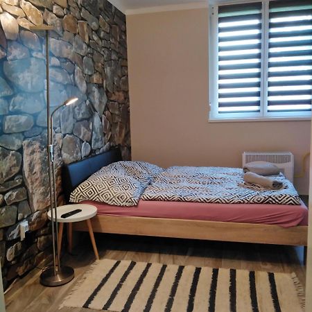 Desi Apartman Kaposvar Ngoại thất bức ảnh